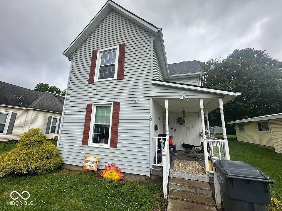 1st image of 204 E 6th St