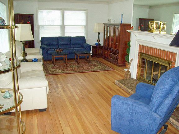 4th image of 10532 W Burleigh St