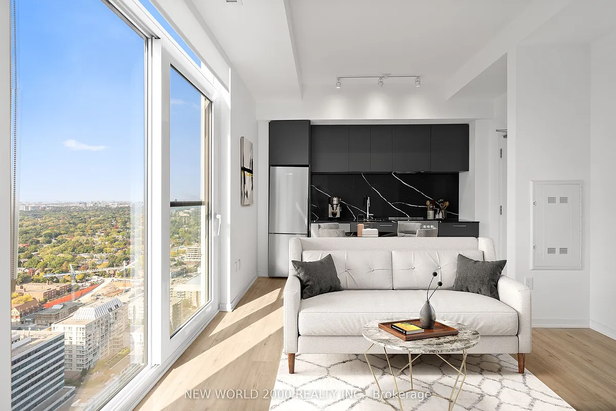 Building Photo - 101 Roehampton Ave #3809