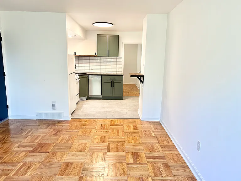 Living Room / Kitchen