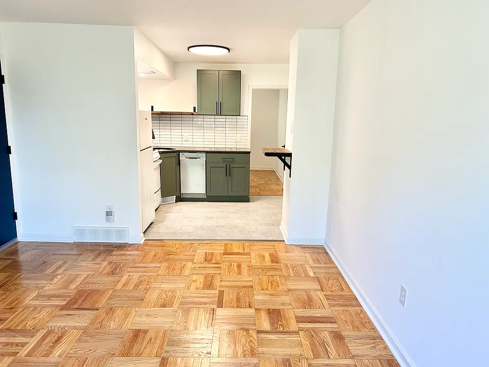Living Room / Kitchen