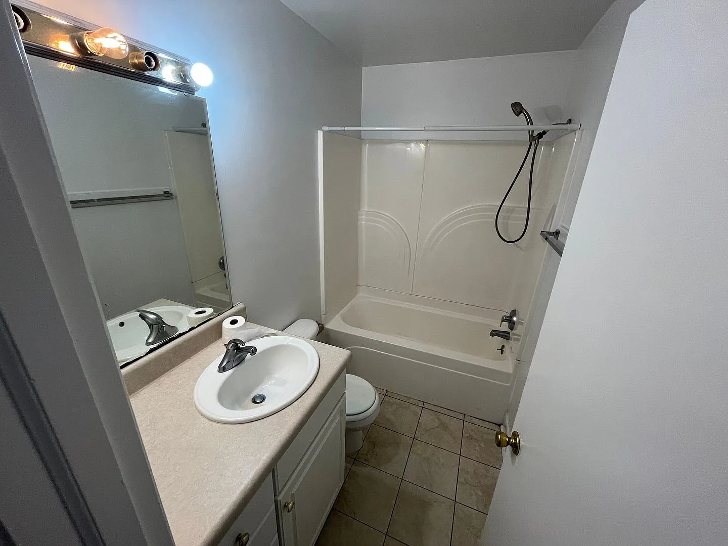 316 Sunset Blvd — Photo 4