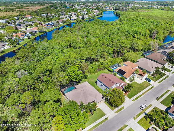 2nd image of 779 Autumn Glen Dr