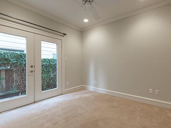 The carpet has been replaced with new carpeting since this photo