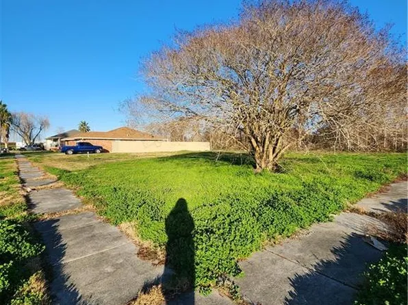 709 Ellen Dr, Chalmette, LA 70043