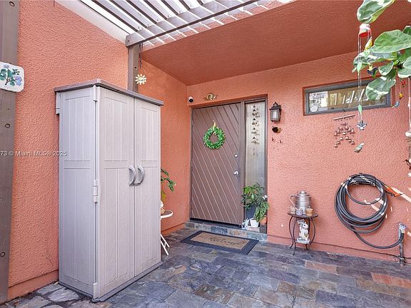 2nd image of 1400 Trellis Ln