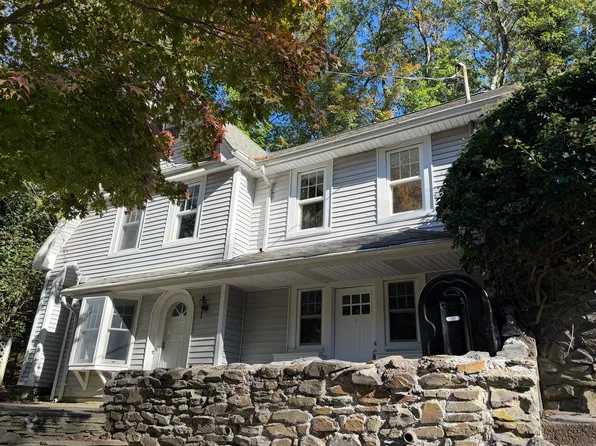 55 Woodhull Landing Rd, Sound Beach, NY 11789