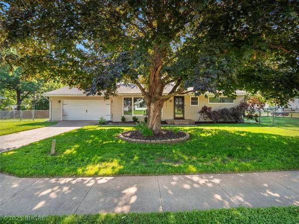 1302 Country Club Rd, Indianola, IA 50125