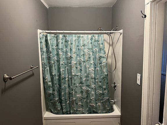 5th image of 16 Tuxedo Ave #3