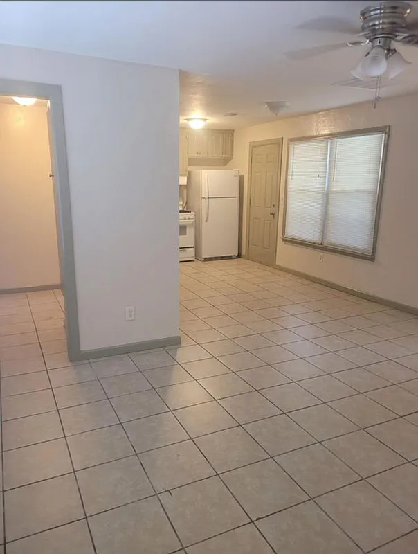 3 bed, 1.0 bath, 1000 sqft, $1,275 — Photo 4