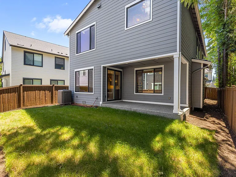 1781 246th Ct NE — Photo 11