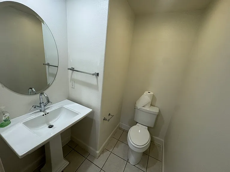 14412 Killion St #102 — Photo 5