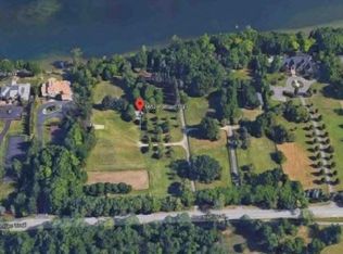 5652 Pontiac Trl, Orchard Lake, MI 48323