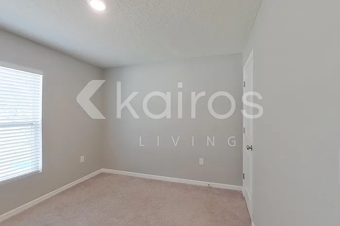 1924 W Roseboro Dr — Photo 16