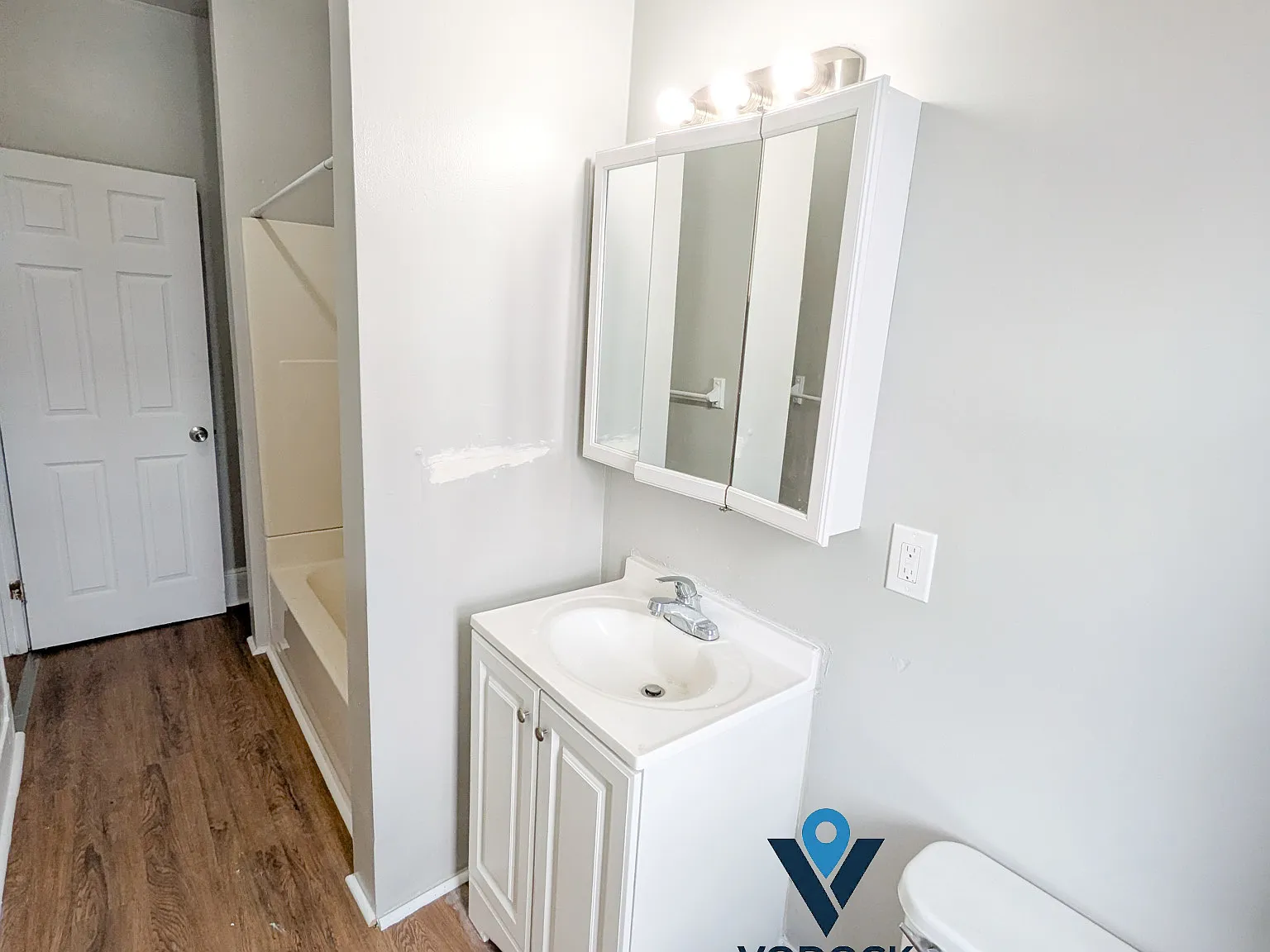 1 bed, 1000 sqft, $1,350 — Photo 3