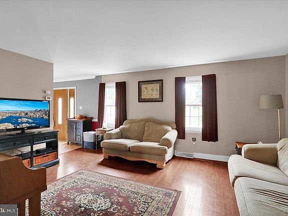 3rd image of 456 Mountain Home Rd