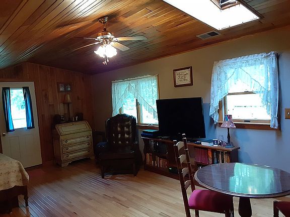 Upper bedroom with deck