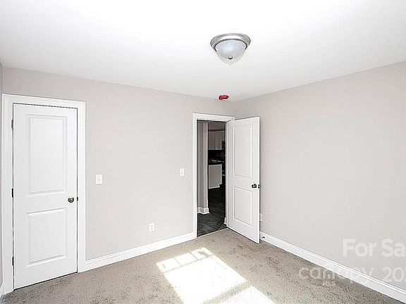 5th image of 5524 Victoria Ave