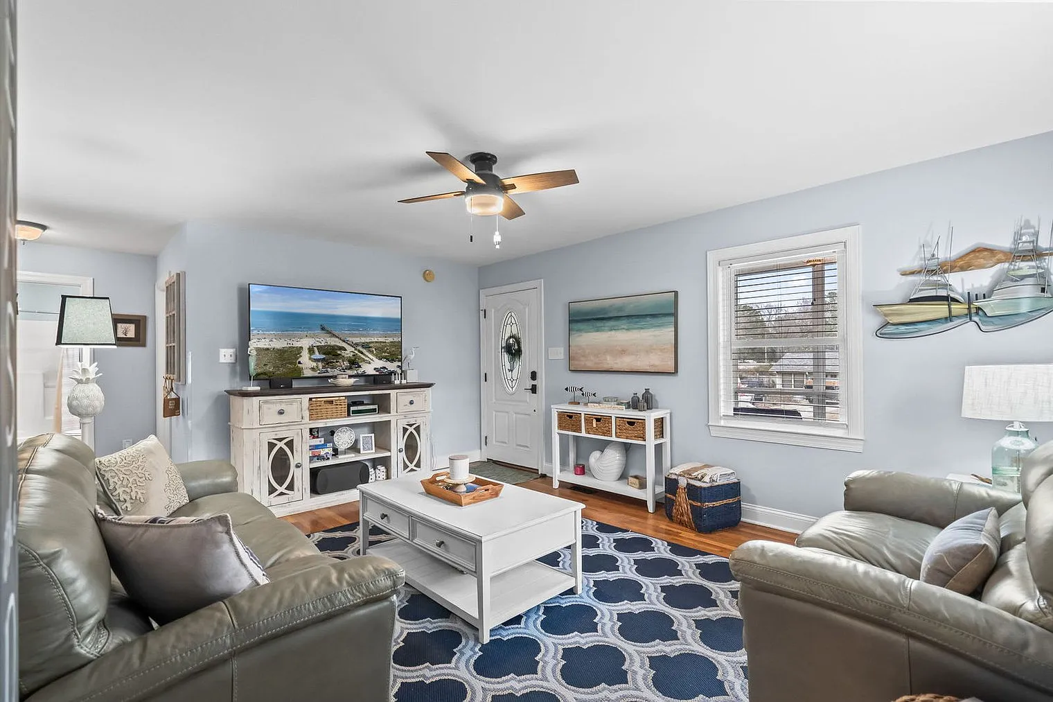 3 bed, 2.0 bath, $4,612 — Photo 4