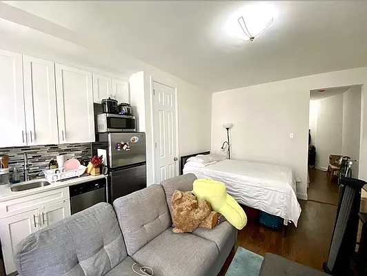 Rented by Douglas Elliman | media 8