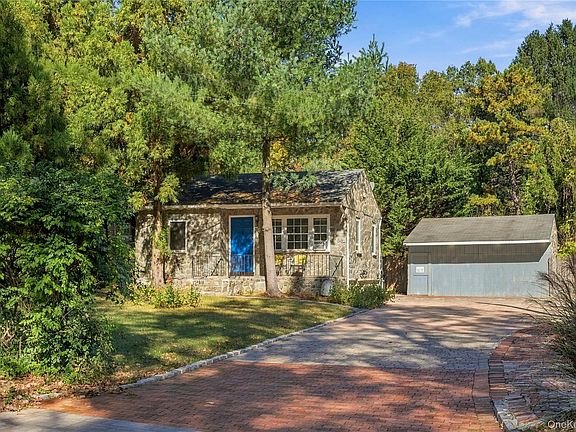 3rd image of 27A Deer Leap Road
