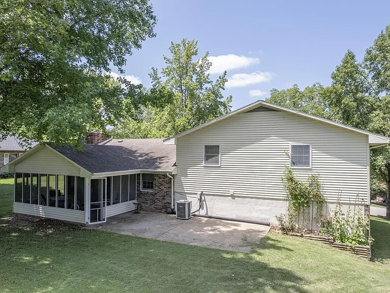 223 Mary Dr — Photo 24