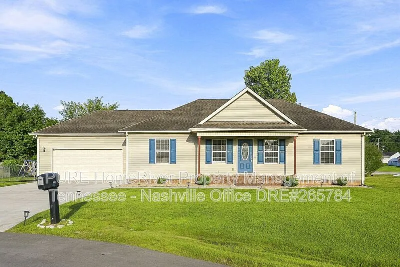 3 bed, 2.0 bath, 1269 sqft, $1,900 — Photo 1