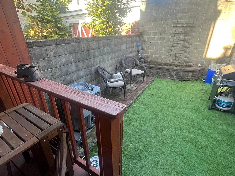 1323 E Palmer St — Photo 12