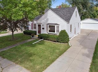 1168 Hickory Hill Dr, Green Bay, WI 54304
