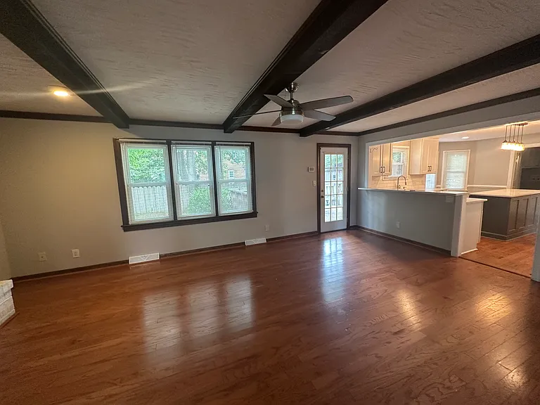 608 Hearndon Ct — Photo 6