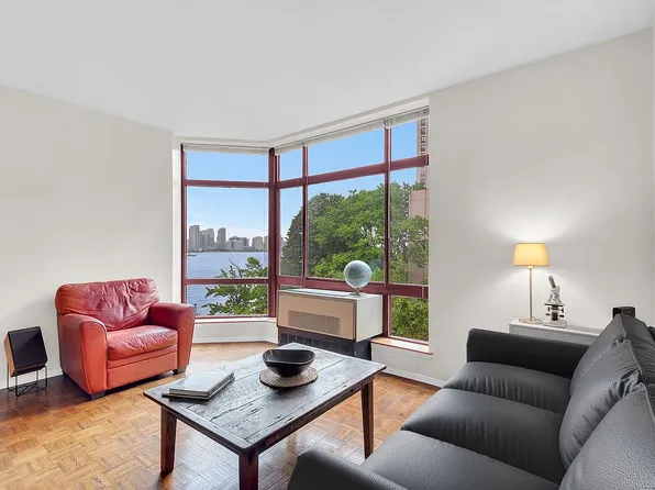 350 Albany St APT 4F, New York, NY 10280