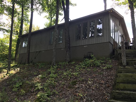 2nd image of 610 Poplar Springs Dr