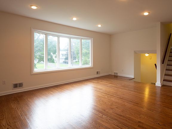 4th image of 15 Belmont Dr
