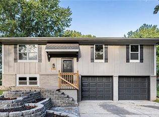 922 Oat Ln, Buckner, MO 64016