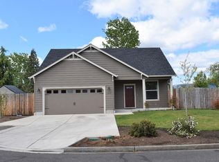1330 Carlson Dr, Medford, OR 97501