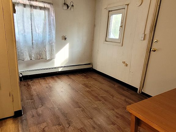 5th image of 1128 Hess Ave #4