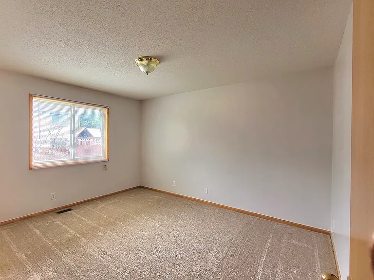 7310 S 29th St — Photo 10