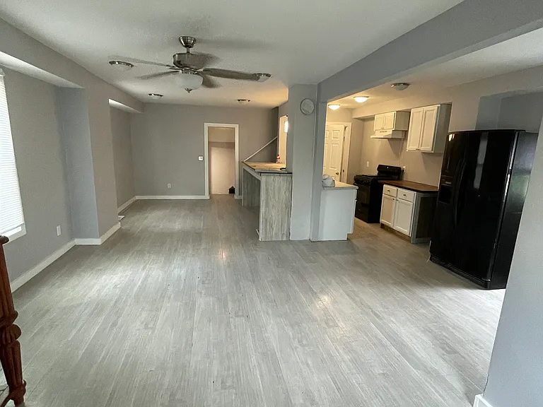 540 46th St — Photo 3