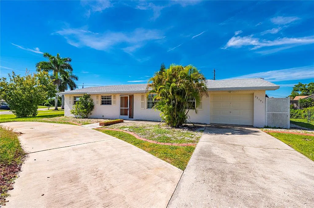 3 bed, 2.0 bath, 1628 sqft, $2,200 — Photo 2