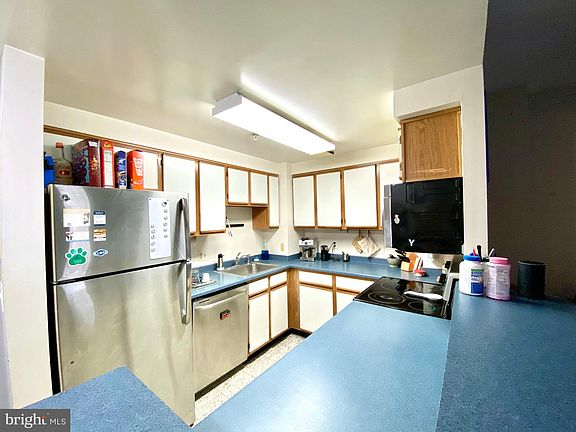 2nd image of 24 Courthouse Sq APT 202