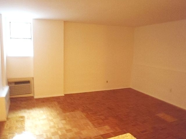 2nd image of 26 W 16th St