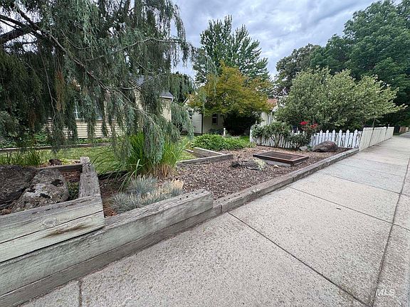 2nd image of 5301 W Ponder St