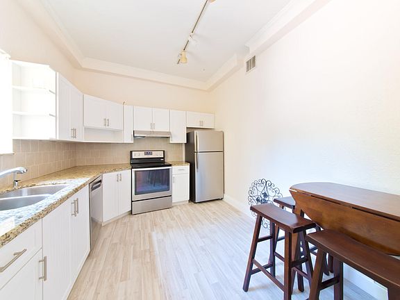 4th image of 2822 Pine Tree Dr #11