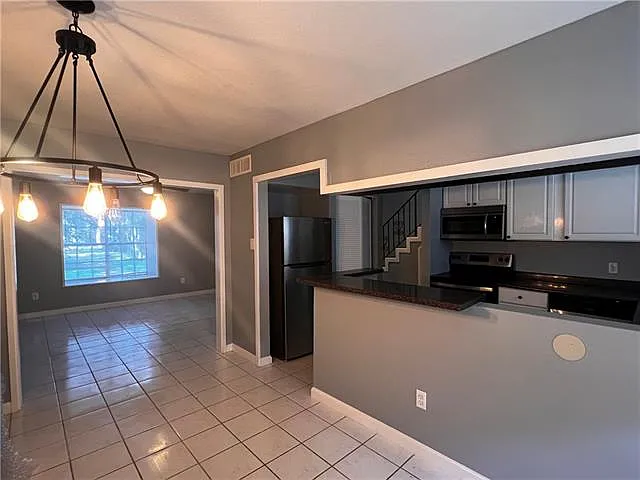 5704 Count Ln — Photo 7