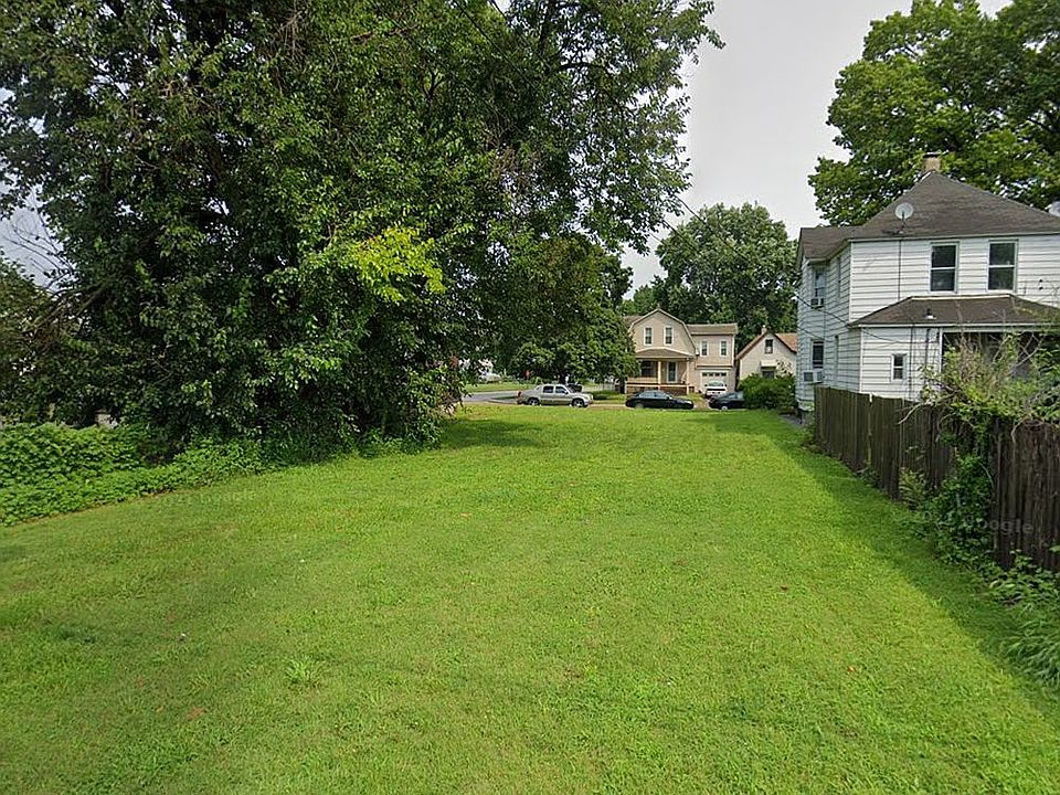 2nd image of 1650-1652 4th St