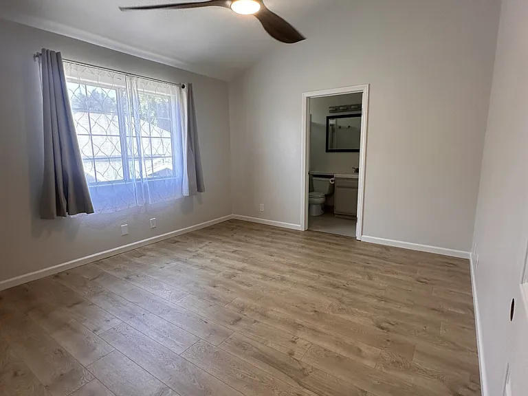335 W 15th St — Photo 7