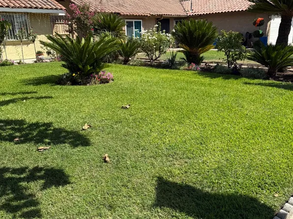 8570 S Rene Lopez St, Parlier, CA 93648