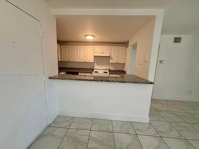 10393 N Kendall Dr #U7 — Photo 5