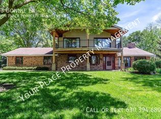33 Bonnie Ln, Yorkville, IL 60560