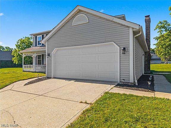 3rd image of 3440 Burrwood Dr